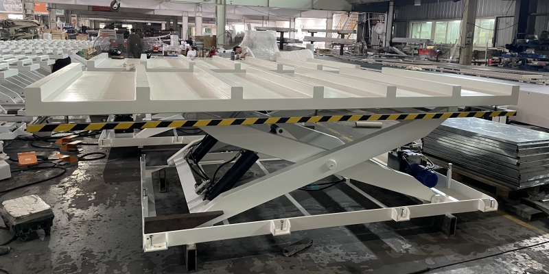 Lif hidraulik kanthi 6 garpu posisi perabotan: Solusi transfer materi khusus